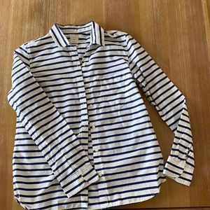 GAP navy striped - fitted boyfriend button down - small